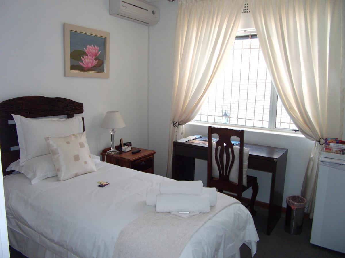 Scorpio Guest House Vredenburg Esterno foto